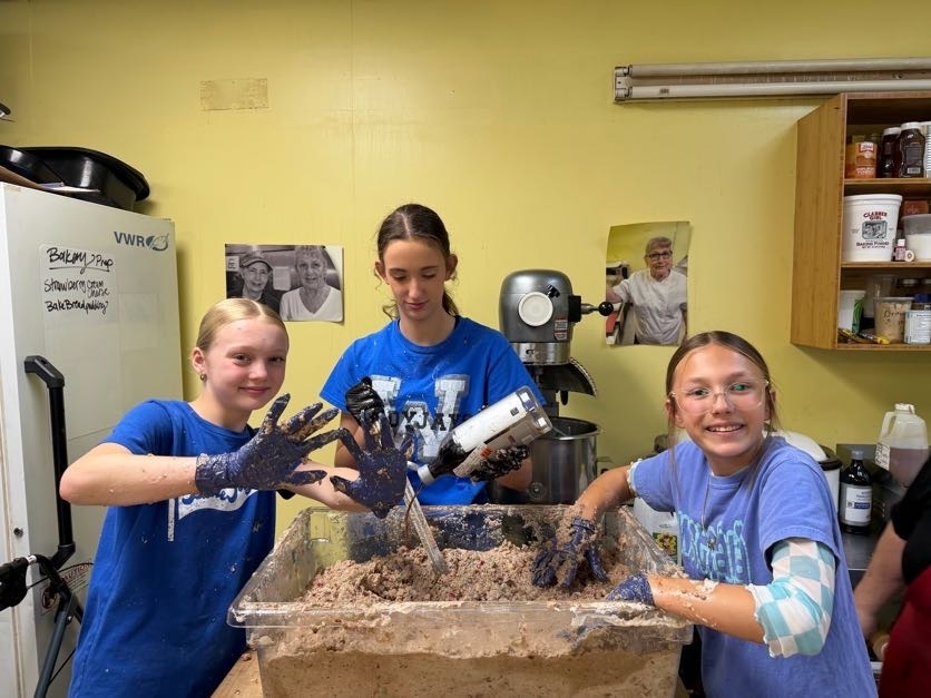 NJHS Students serve at Feed My Sheep