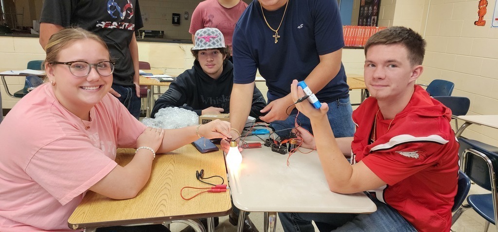 ⚡🔧 Hands-On Physics with Ms. Crow! 🔧⚡ Today in Physics, our students took on a creative challenge: completing a circuit using old, unusable wheel parts! 🚲⚡ With some problem-solving and teamwork, they built their circuits and then proudly shared their work with Mrs. Smith. Innovation, creativity, and science in action—way to go, Warriors!