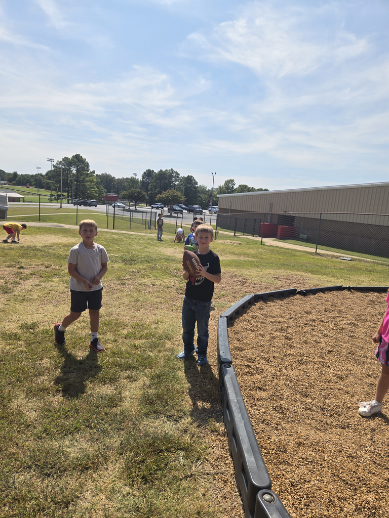 A big thank you to Ethan Clark Shelter Insurance for their generous donation of footballs, basketballs, volleyballs, and soccer balls to Westside Elementary! 🏈🏀🏐⚽️Our students are already putting them to good use, and as you can see, they’re having a blast! ❤️🤍