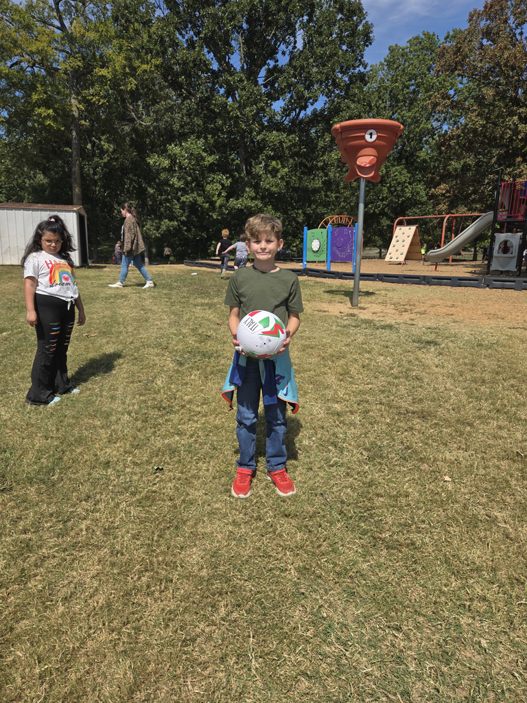 A big thank you to Ethan Clark Shelter Insurance for their generous donation of footballs, basketballs, volleyballs, and soccer balls to Westside Elementary! 🏈🏀🏐⚽️Our students are already putting them to good use, and as you can see, they’re having a blast! ❤️🤍