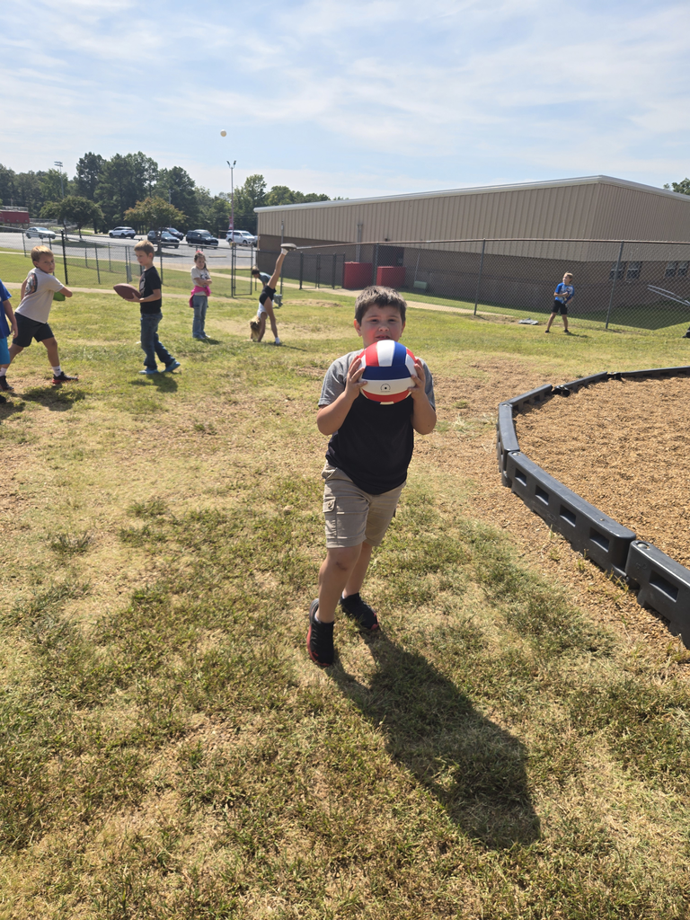 A big thank you to Ethan Clark Shelter Insurance for their generous donation of footballs, basketballs, volleyballs, and soccer balls to Westside Elementary! 🏈🏀🏐⚽️Our students are already putting them to good use, and as you can see, they’re having a blast! ❤️🤍