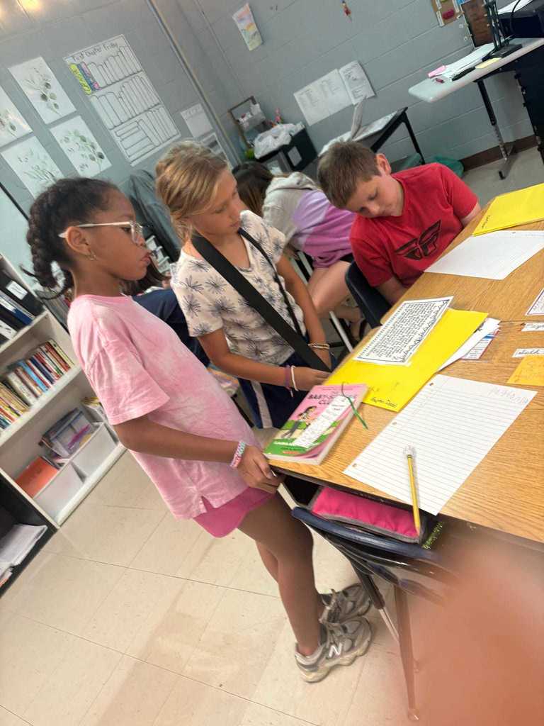 Ms. Cox’s 4th grade literacy students took part in a gallery walk around the classroom, reading short nonfiction passages and responding to the text. 📚✨  Working together, they collaborated to identify the text structure of each passage—building comprehension skills while engaging in teamwork and discussion.