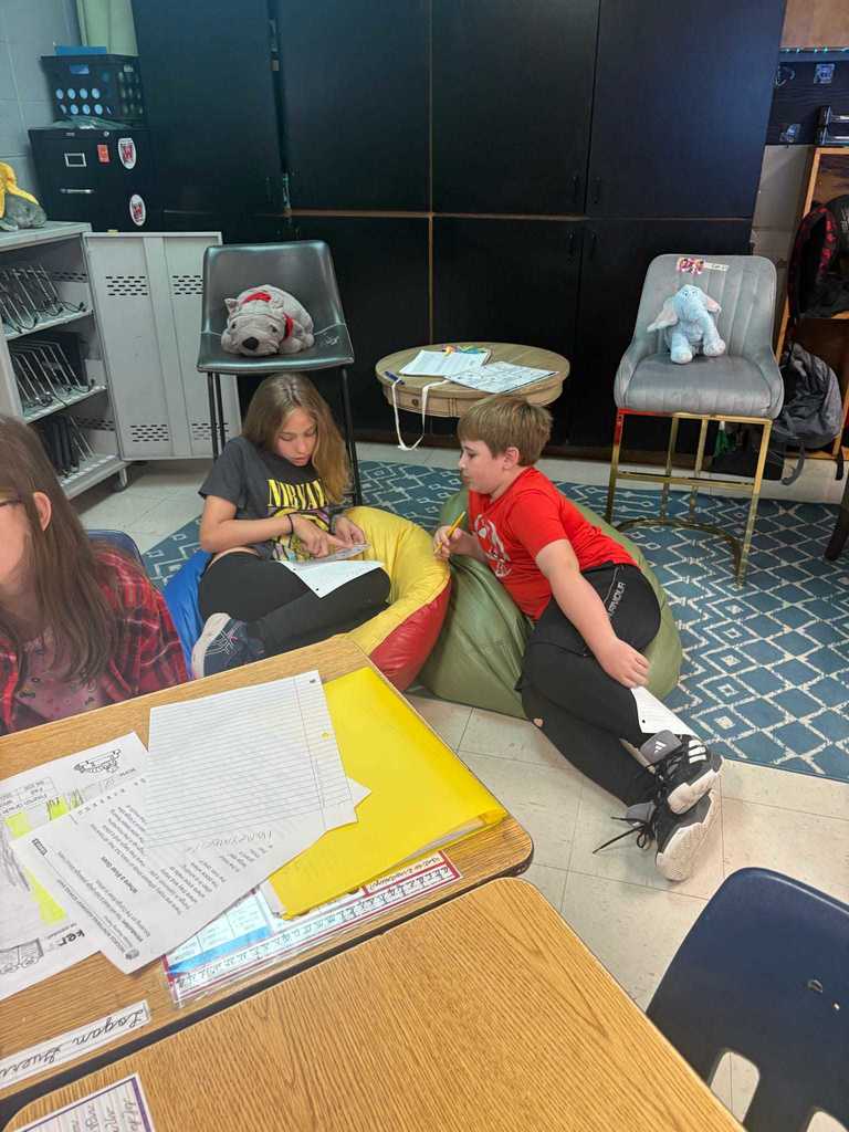 Ms. Cox’s 4th grade literacy students took part in a gallery walk around the classroom, reading short nonfiction passages and responding to the text. 📚✨  Working together, they collaborated to identify the text structure of each passage—building comprehension skills while engaging in teamwork and discussion.