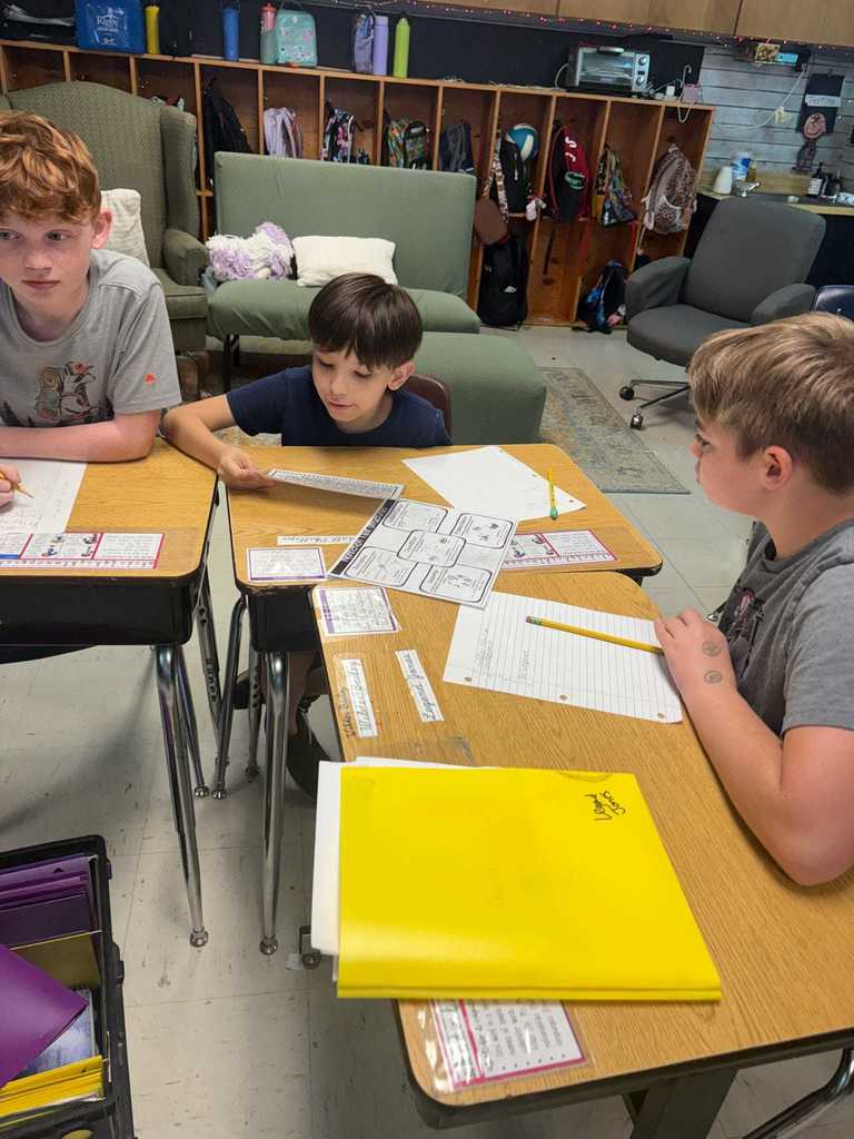 Ms. Cox’s 4th grade literacy students took part in a gallery walk around the classroom, reading short nonfiction passages and responding to the text. 📚✨  Working together, they collaborated to identify the text structure of each passage—building comprehension skills while engaging in teamwork and discussion.