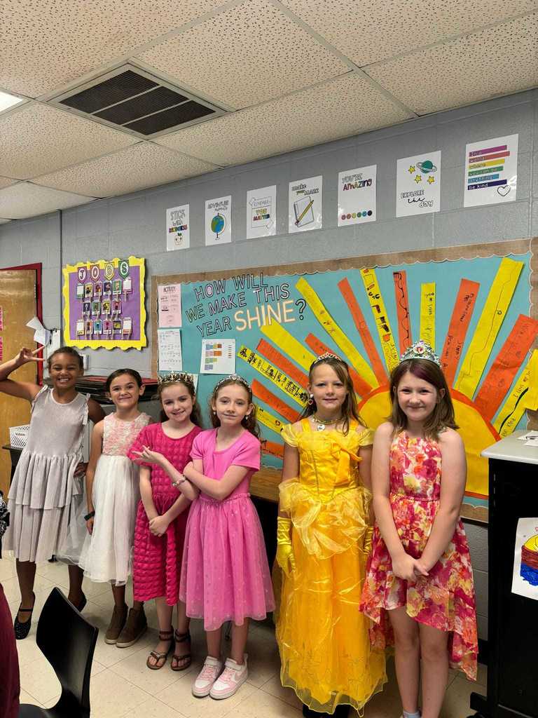 Westside Elementary did not disappoint today — our Lil Warriors showed up in full Pirate and Princess style for Homecoming Spirit Week! 🏴‍☠️👑 Thursday’s theme is Shipwrecked – Tacky Tourist! Grab your shades, hats, and vacation gear to keep the  fun rolling.  ❤️🤍