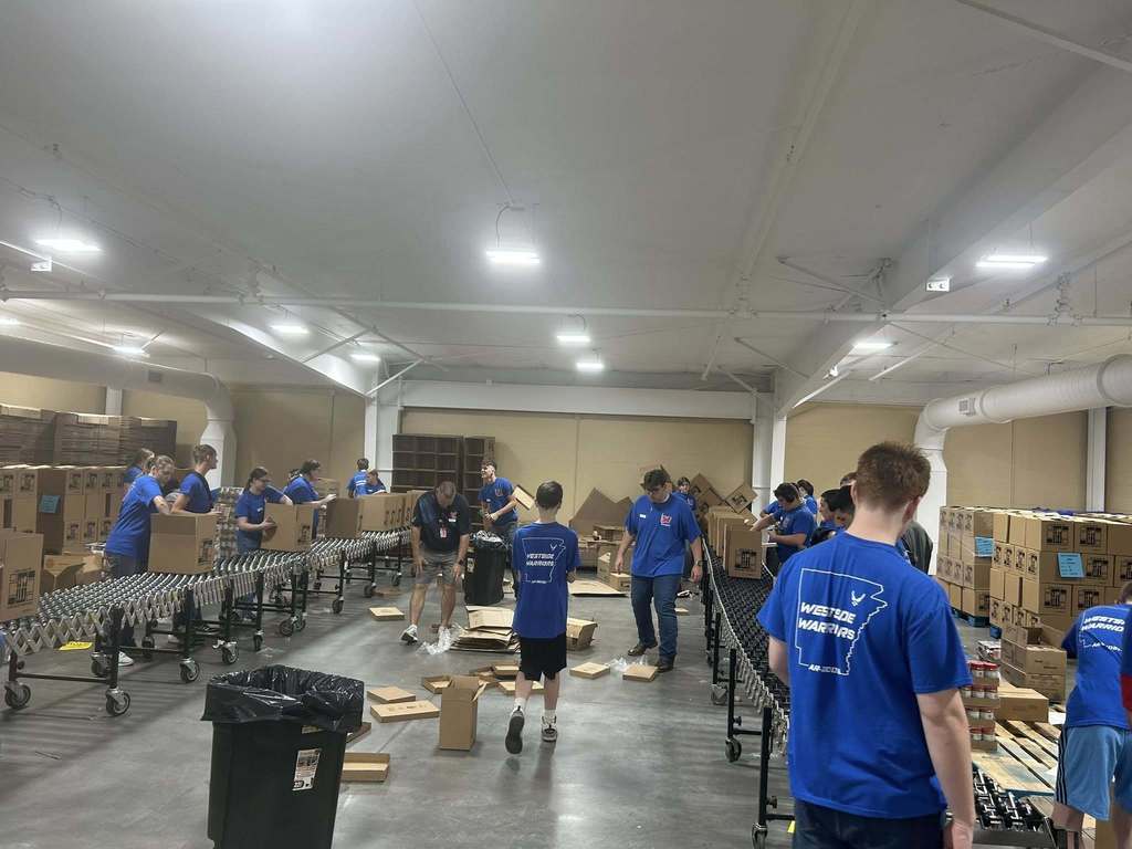 This week, the WHS AFJROTC volunteered at the NEA Food Bank, helping pack meals for our community.   These cadets continue to show what it means to serve others and strengthen our community through their dedication and hard work.   Way to go, Warriors! Keep leading, serving, and inspiring. ❤️🤍