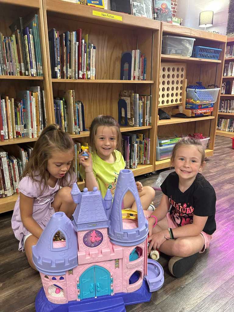 At WES, students earn stars in the library for showing amazing behavior. Once they collect three stars, their class earns a Fun Center Day! 🎉  Congratulations to Mrs. Wolverton’s  Kindergarten class, the very first class in the entire school to reach this goal! What a fantastic example of teamwork, respect, and Warrior spirit. ❤️🤍  A big thank-you to our librarian, Mrs. Fort, for creating this fun program that motivates students and celebrates positive behavior! 