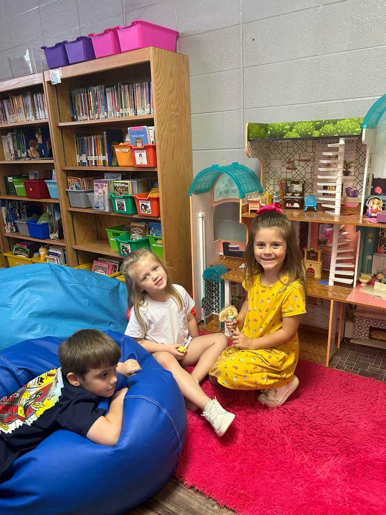 At WES, students earn stars in the library for showing amazing behavior. Once they collect three stars, their class earns a Fun Center Day! 🎉  Congratulations to Mrs. Wolverton’s  Kindergarten class, the very first class in the entire school to reach this goal! What a fantastic example of teamwork, respect, and Warrior spirit. ❤️🤍  A big thank-you to our librarian, Mrs. Fort, for creating this fun program that motivates students and celebrates positive behavior! 