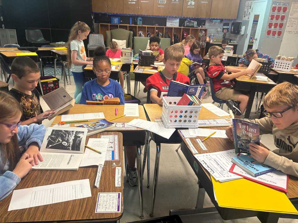 WES 4th graders in Ms. Cox’s reading classes visited the Class Café to “taste test” different genres of books! Students sampled stories, shared their favorites, decorated placemats, and even ended with a sweet cupcake treat.  Such a fun way to spark a love for reading! ❤️🤍