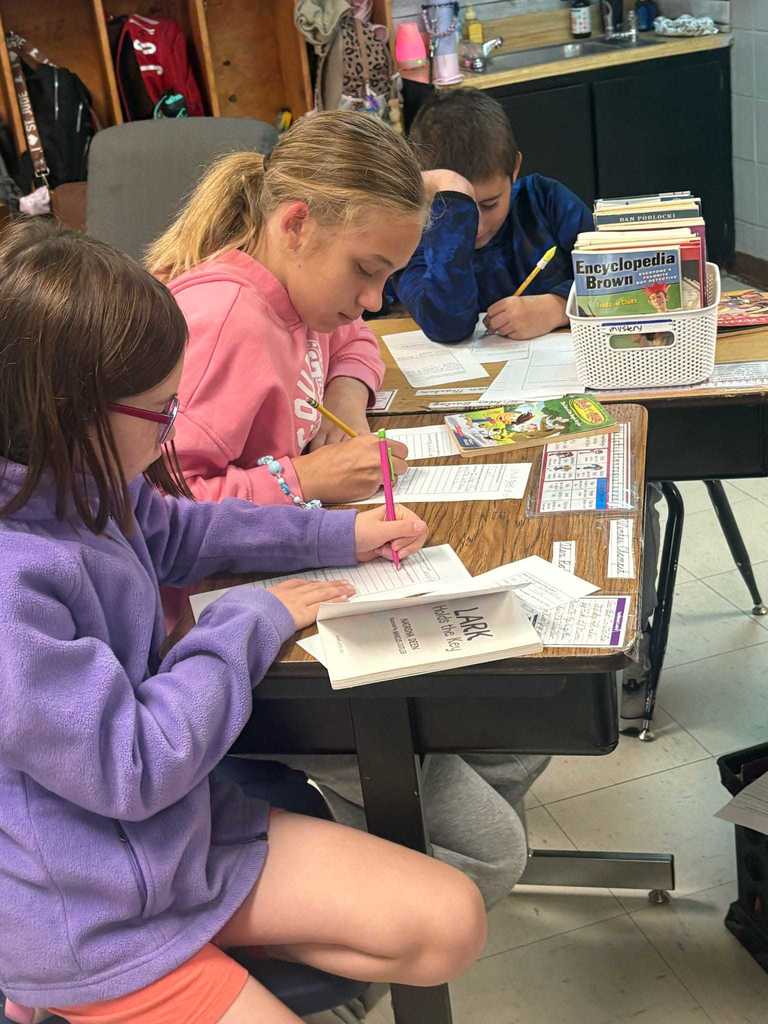 WES 4th graders in Ms. Cox’s reading classes visited the Class Café to “taste test” different genres of books! Students sampled stories, shared their favorites, decorated placemats, and even ended with a sweet cupcake treat.  Such a fun way to spark a love for reading! ❤️🤍