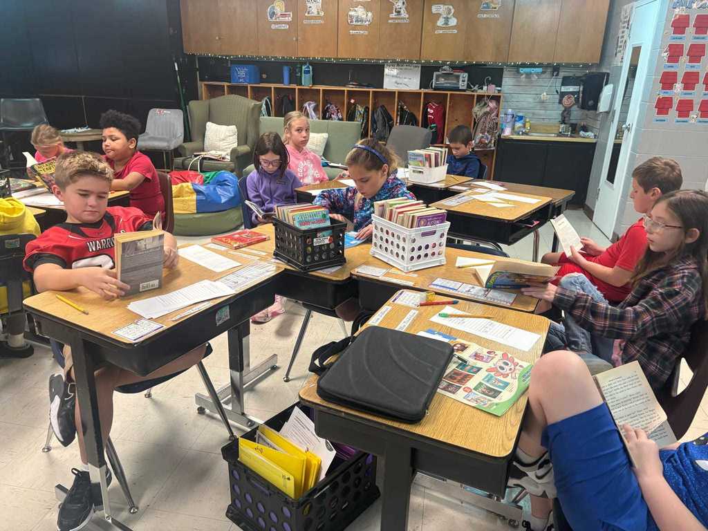 WES 4th graders in Ms. Cox’s reading classes visited the Class Café to “taste test” different genres of books! Students sampled stories, shared their favorites, decorated placemats, and even ended with a sweet cupcake treat.  Such a fun way to spark a love for reading! ❤️🤍