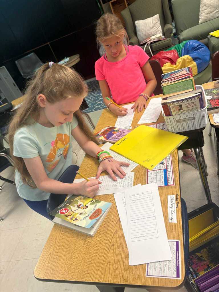 WES 4th graders in Ms. Cox’s reading classes visited the Class Café to “taste test” different genres of books! Students sampled stories, shared their favorites, decorated placemats, and even ended with a sweet cupcake treat.  Such a fun way to spark a love for reading! ❤️🤍