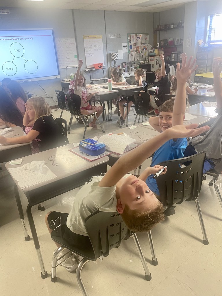 Mrs. Russell’s 3rd grade class had a blast turning math review into something unforgettable! Instead of the usual review, students grabbed their dry erase markers and practiced math right on their desks. 🙌  The room was filled with excitement and creativity — so much so that students said it was “the best day ever!”❤️🤍