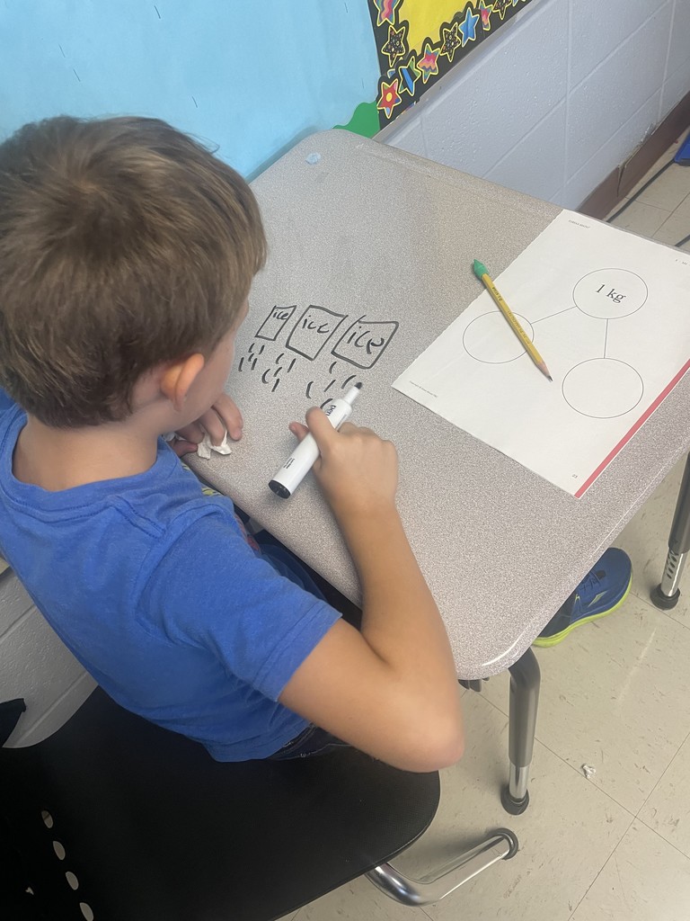 Mrs. Russell’s 3rd grade class had a blast turning math review into something unforgettable! Instead of the usual review, students grabbed their dry erase markers and practiced math right on their desks. 🙌  The room was filled with excitement and creativity — so much so that students said it was “the best day ever!”❤️🤍