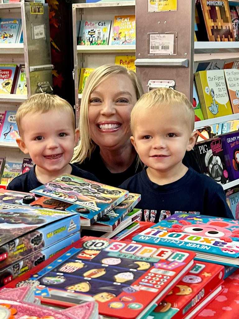WES students are having a great time picking out their favorite books and discovering new stories!   We want to thank our amazing volunteers who have helped make the fair such a fun and successful event — we couldn’t do it without you! 🙌  The Book Fair continues through Thursday evening, and parents are invited to shop on Thursday from 3:30 PM – 8:00 PM.  Every purchase supports our school library and encourages a lifelong love of reading!  ❤️🤍📚
