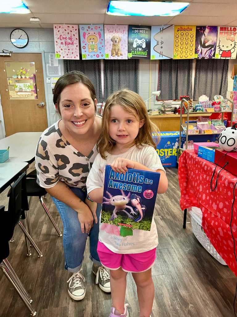 WES students are having a great time picking out their favorite books and discovering new stories!   We want to thank our amazing volunteers who have helped make the fair such a fun and successful event — we couldn’t do it without you! 🙌  The Book Fair continues through Thursday evening, and parents are invited to shop on Thursday from 3:30 PM – 8:00 PM.  Every purchase supports our school library and encourages a lifelong love of reading!  ❤️🤍📚