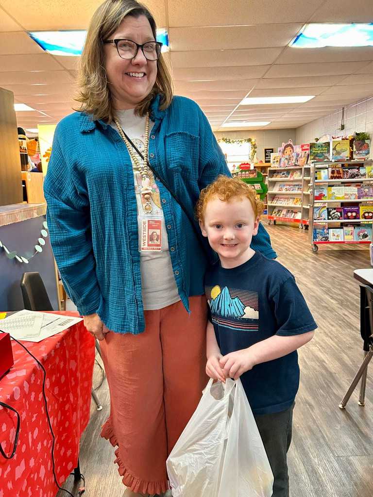 WES students are having a great time picking out their favorite books and discovering new stories!   We want to thank our amazing volunteers who have helped make the fair such a fun and successful event — we couldn’t do it without you! 🙌  The Book Fair continues through Thursday evening, and parents are invited to shop on Thursday from 3:30 PM – 8:00 PM.  Every purchase supports our school library and encourages a lifelong love of reading!  ❤️🤍📚