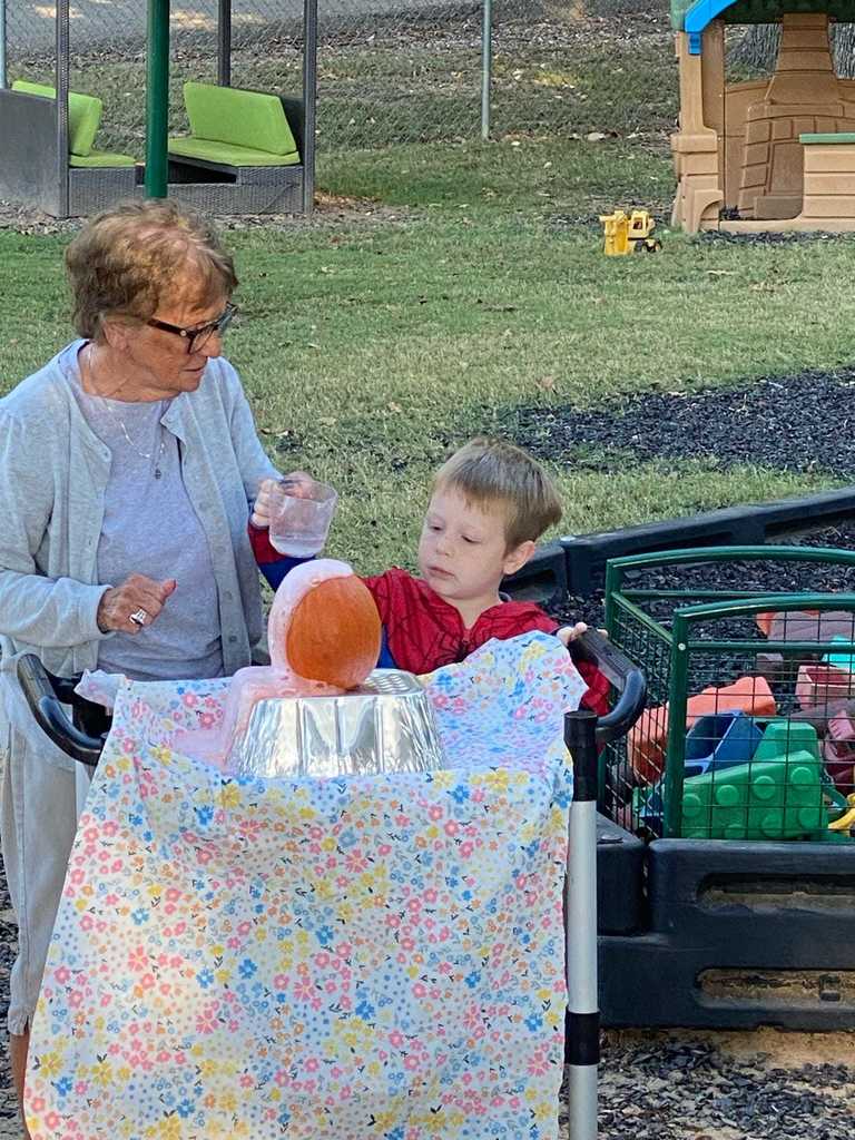 Mrs. Ray’s Pre-K class had a blast with Mrs. Linda’s monthly science experiment!  They explored the inside of a pumpkin, found its seeds, and watched a bubbly pumpkin volcano eruption!   These Lil' Warriors loved every minute of this hands-on learning experience!  ❤️🤍