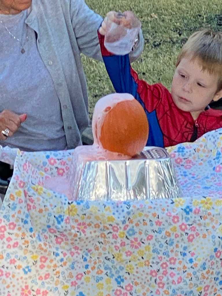 Mrs. Ray’s Pre-K class had a blast with Mrs. Linda’s monthly science experiment!  They explored the inside of a pumpkin, found its seeds, and watched a bubbly pumpkin volcano eruption!   These Lil' Warriors loved every minute of this hands-on learning experience!  ❤️🤍