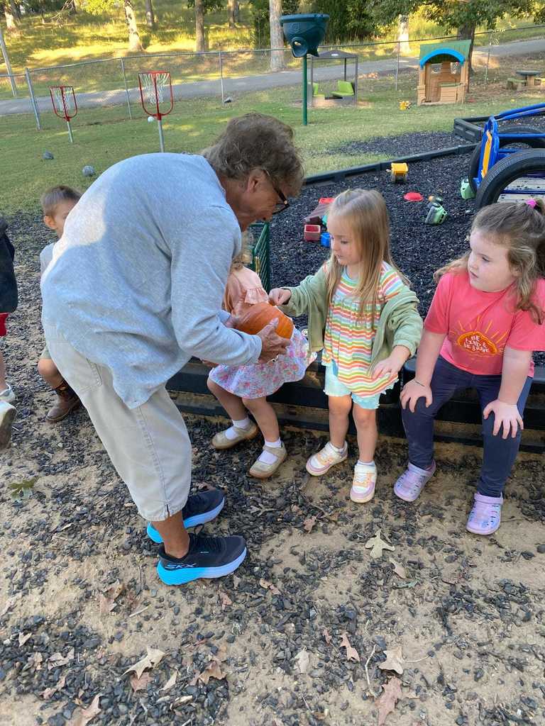 Mrs. Ray’s Pre-K class had a blast with Mrs. Linda’s monthly science experiment!  They explored the inside of a pumpkin, found its seeds, and watched a bubbly pumpkin volcano eruption!   These Lil' Warriors loved every minute of this hands-on learning experience!  ❤️🤍