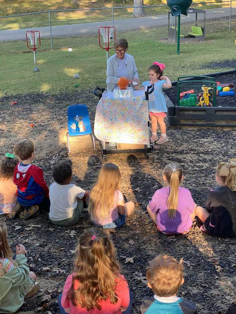Mrs. Ray’s Pre-K class had a blast with Mrs. Linda’s monthly science experiment!  They explored the inside of a pumpkin, found its seeds, and watched a bubbly pumpkin volcano eruption!   These Lil' Warriors loved every minute of this hands-on learning experience!  ❤️🤍