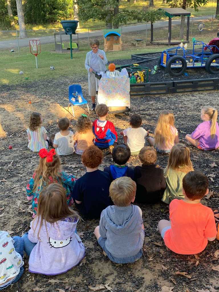 Mrs. Ray’s Pre-K class had a blast with Mrs. Linda’s monthly science experiment!  They explored the inside of a pumpkin, found its seeds, and watched a bubbly pumpkin volcano eruption!   These Lil' Warriors loved every minute of this hands-on learning experience!  ❤️🤍