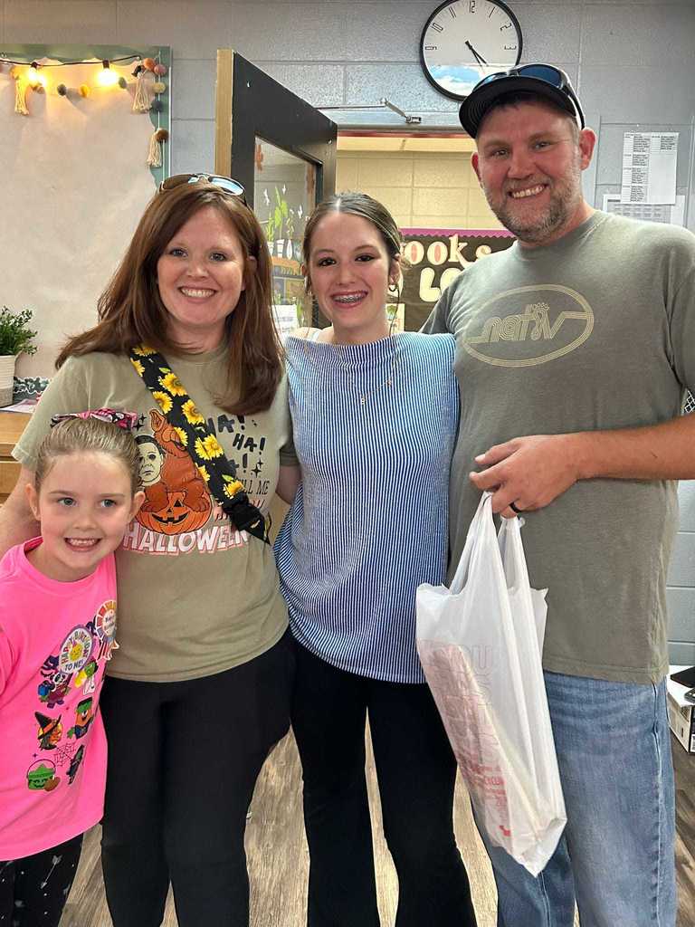 WES had a wonderful evening last night at the Book Fair during parent night!  We loved seeing so many parents and families come out to share in the joy of reading with their children. ❤️🤍  Thank you to all who stopped by, browsed the shelves, and made reading a family event. Your support helps create a love of books that lasts a lifetime! 