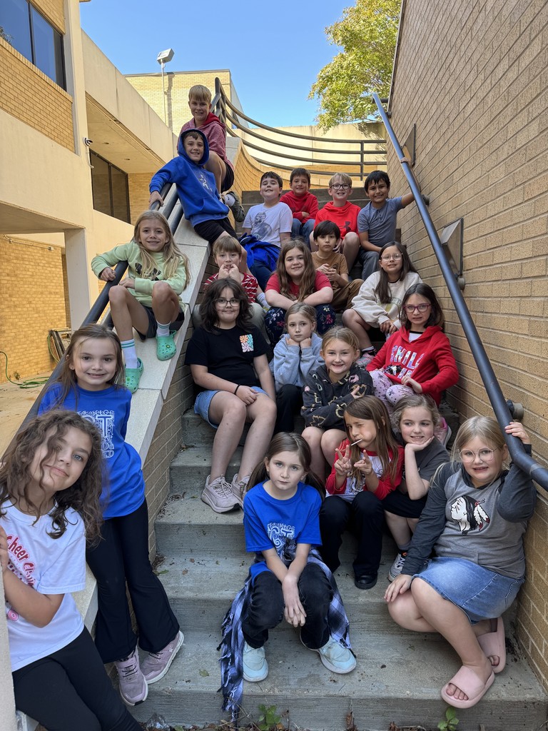 Westside Elementary Gifted and Talented students enjoyed a fun and educational trip to Arkansas State University. They explored interactive exhibits at the ASU Museum, learning about Arkansas history, science, and culture. In the afternoon, students toured the Arkansas Biosciences Institute, watched a video on its research, and even extracted DNA from a strawberry! It was an inspiring day of hands-on learning and scientific discovery.