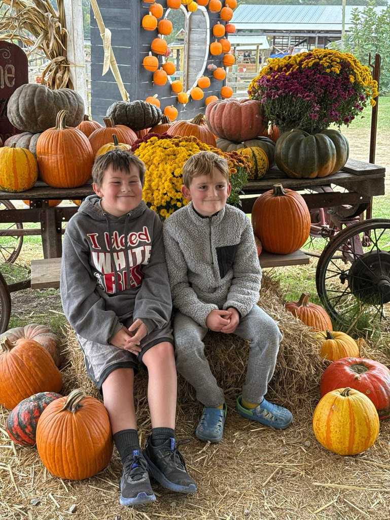 Friday was a fun day for our WES third graders at Jackson Farm!  Our students were recognized  for their good behavior and respectful attitudes — something that makes us extra proud of our students and teachers! ❤️🤍