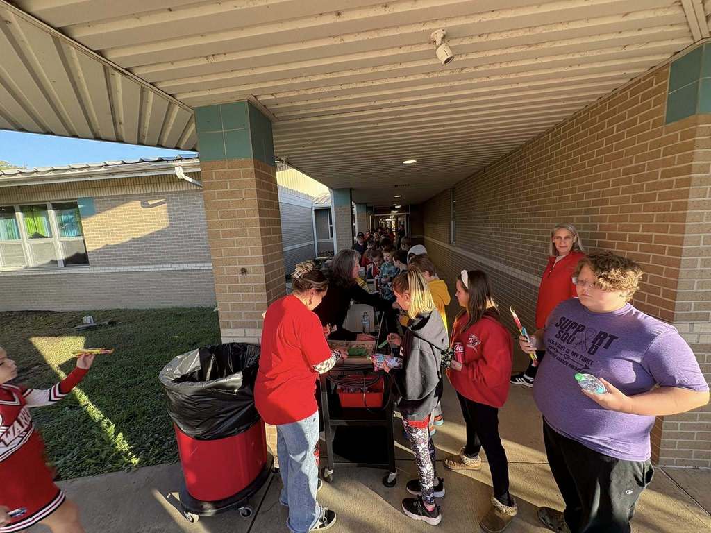 WMS positive behavior team put on a block party for middle school students who have had positive behavior so far this school year!   Thank you to WHS Student Council and WHS EAST for their help in running the stations!