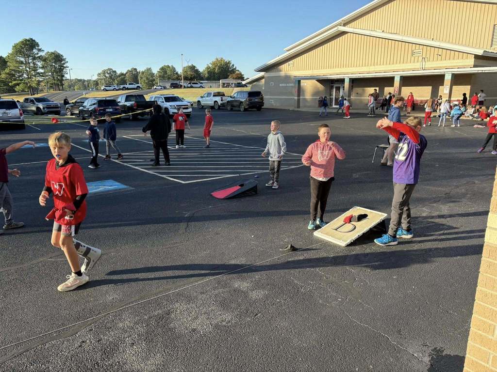 WMS positive behavior team put on a block party for middle school students who have had positive behavior so far this school year!   Thank you to WHS Student Council and WHS EAST for their help in running the stations!