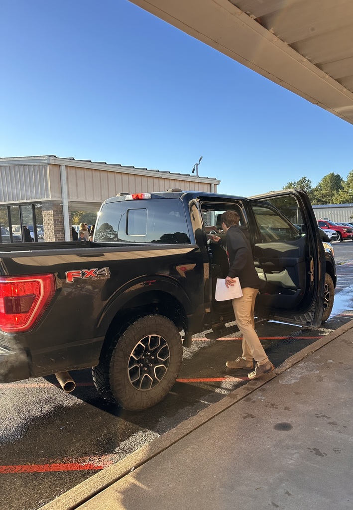 WHS Boys Basketball team brought the spirit to Westside Elementary this morning! 🏀❤️🤍  Players helped open car doors and greeted students with big smiles to start the day, then joined the morning meeting to pump up our Lil Warriors and their families for tonight’s Red & White Game!  Join us for an evening full of fun — BBQ dinner, alumni game, Lil Dribblers performance, and Lil Cheer! Festivities kick off at 5:30 p.m. at WHS.