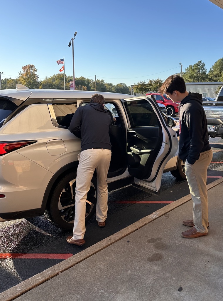 WHS Boys Basketball team brought the spirit to Westside Elementary this morning! 🏀❤️🤍  Players helped open car doors and greeted students with big smiles to start the day, then joined the morning meeting to pump up our Lil Warriors and their families for tonight’s Red & White Game!  Join us for an evening full of fun — BBQ dinner, alumni game, Lil Dribblers performance, and Lil Cheer! Festivities kick off at 5:30 p.m. at WHS.