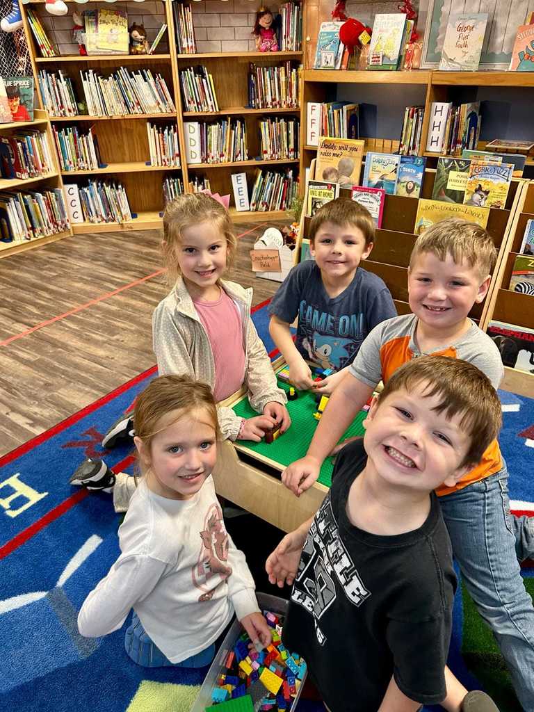 These Lil Warriors earned a special day in the library for showing star behavior!  Awesome job, Ms. Hufstedler’s class!  ❤️🤍