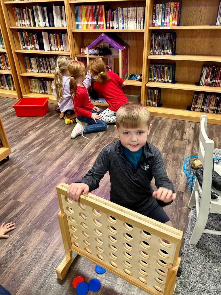 These Lil Warriors earned a special day in the library for showing star behavior!  Awesome job, Ms. Hufstedler’s class!  ❤️🤍