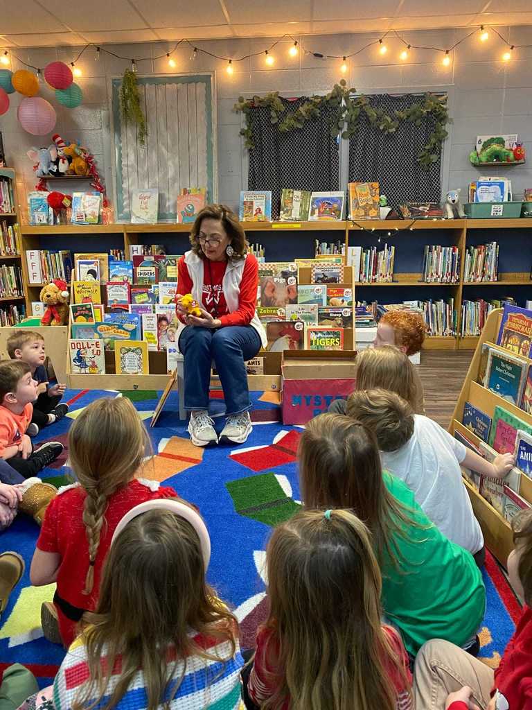 Storytime fun! Mrs. Ray and Mrs. Hallie’s Pre-K class had a wonderful visit to the WES Library. Mrs. Dena read to them, and our Lil Warriors were all smiles as they listened!  ❤️🤍