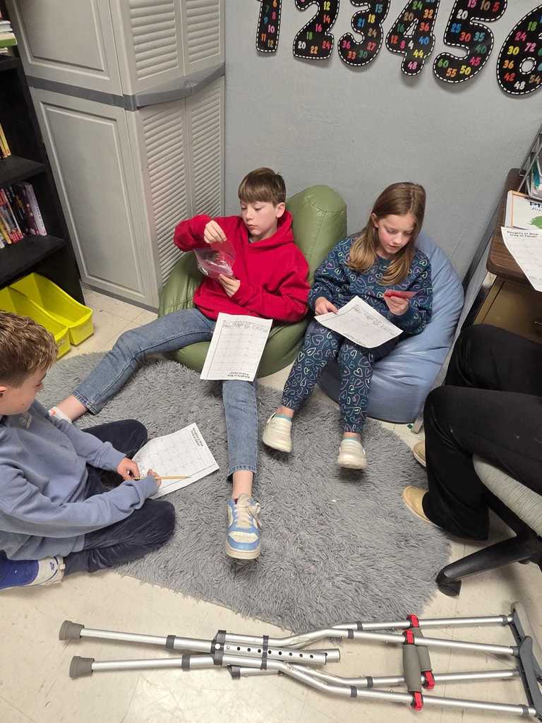 Mrs. Wilson’s fourth graders explored area and perimeter during their math center rotations. These photos capture their focus, teamwork, and excitement for learning!  ❤️🤍