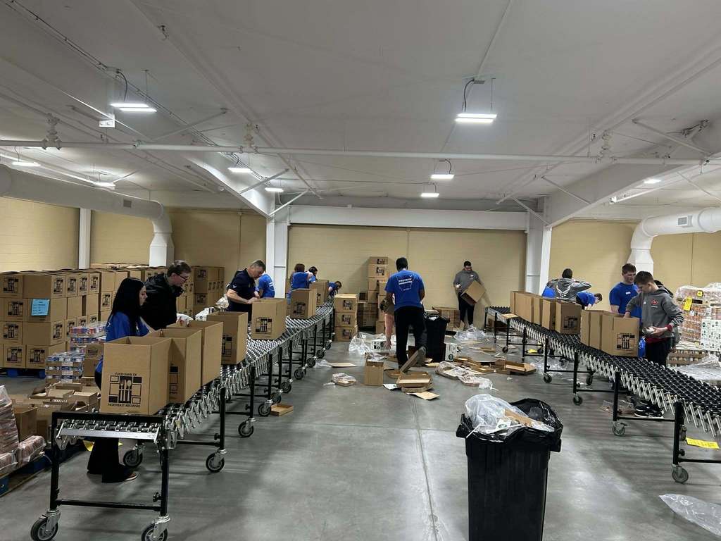 Today, our ROTC cadets volunteered with the Food Bank of Northeast Arkansas to pack Senior Boxes for those in need. Their hard work and dedication helped pack an incredible 884 boxes (21 pallets)—providing a total of 25,488 meals for members of our community. We are so proud of these students for serving others and representing Westside with leadership and compassion. 💪 Great job, Warriors! ❤️🤍