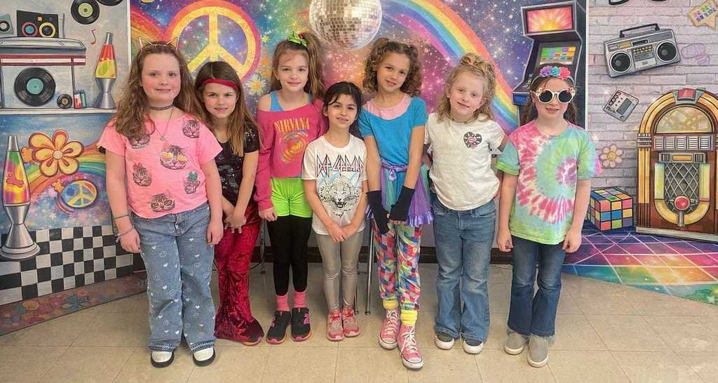 A few Warriors who rocked Decade Day during Basketball Homecoming Spirit Week....❤️🤍