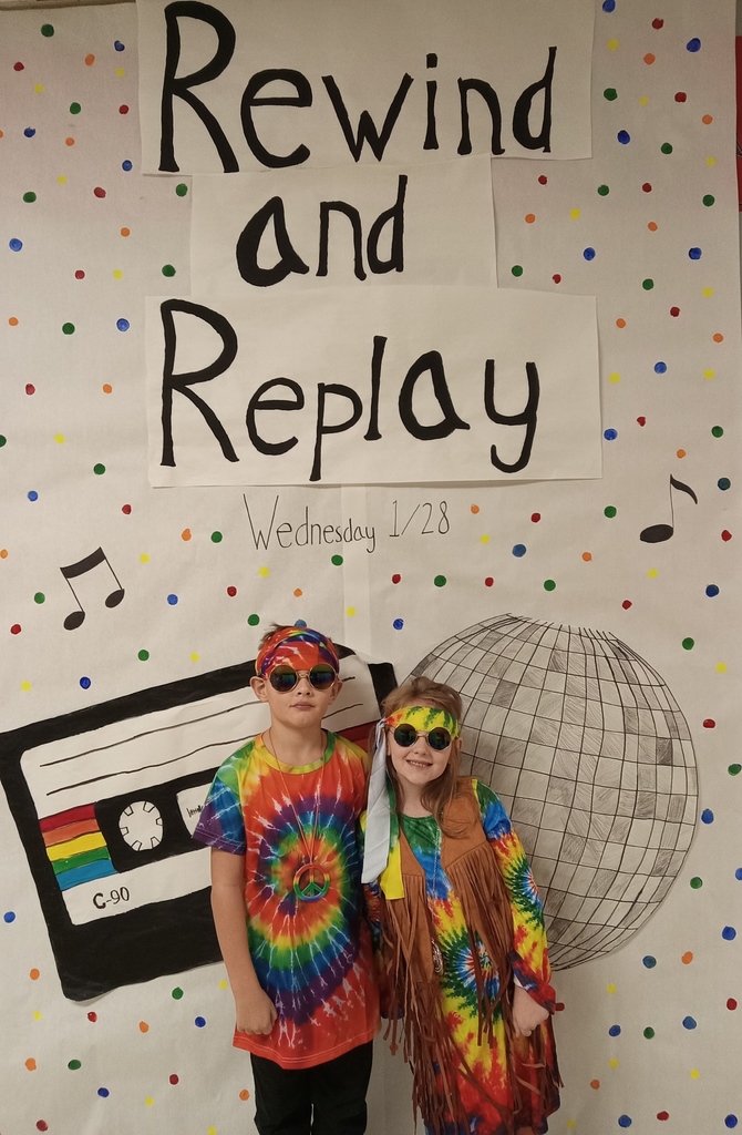 A few Warriors who rocked Decade Day during Basketball Homecoming Spirit Week....❤️🤍