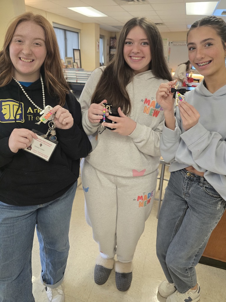 Mrs. Smith’s Biology students explored transcription and translation by coding DNA strands into amino acid bracelets and keychains — a creative way to make molecular biology come alive!