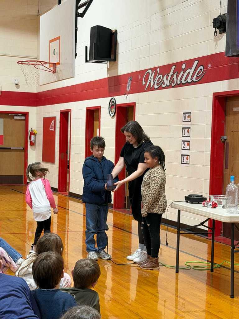 Today was an exciting day for our 2nd graders!   Kristina Balentine, Meteorologist with KAIT 8, visited to talk all about weathe.  Our students had a blast learning from a real weather expert who helps our community stay informed every day!  Thank you, Kristina, for sharing your time and expertise with us and inspiring our Lil' Warriors!   ❤️🤍☀️⛈️🌪️