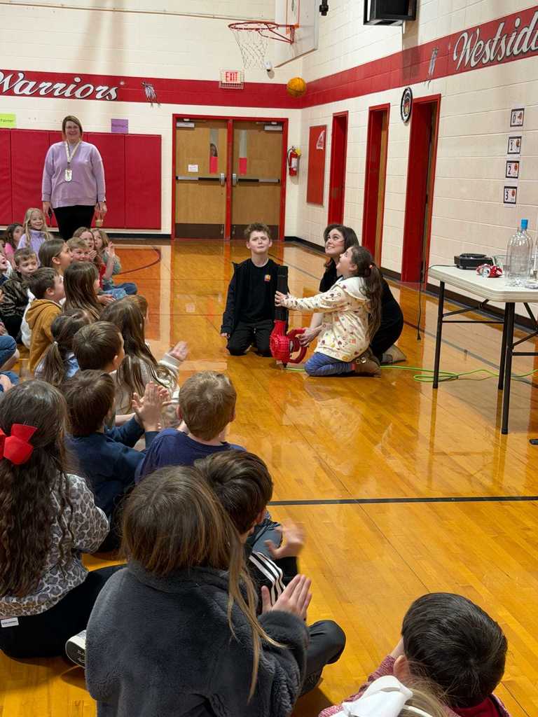 Today was an exciting day for our 2nd graders!   Kristina Balentine, Meteorologist with KAIT 8, visited to talk all about weathe.  Our students had a blast learning from a real weather expert who helps our community stay informed every day!  Thank you, Kristina, for sharing your time and expertise with us and inspiring our Lil' Warriors!   ❤️🤍☀️⛈️🌪️