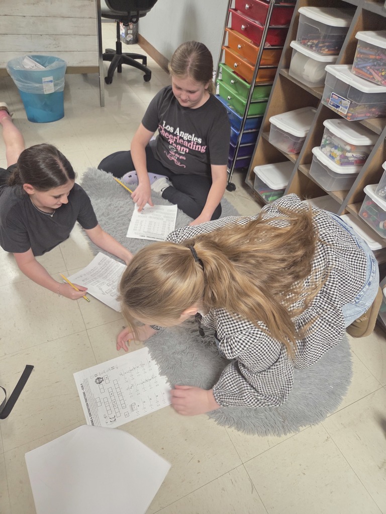 Mrs. Wilson’s 4th grade math classes worked in teams this week to review for ATLAS in a fun and engaging way!  Students chose their own teams and used their fraction skills to solve a math mystery.   The first, second, and third place teams even earned prizes!  Great job to all of our students for working together and sharpening those skills!   💪❤️🤍