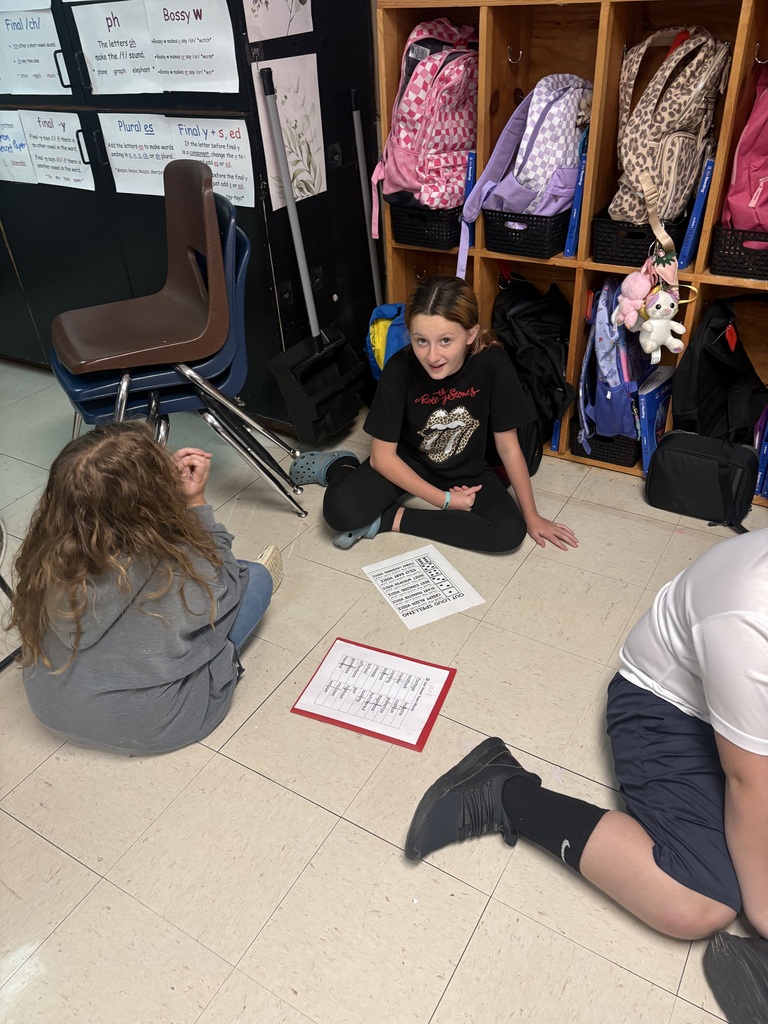 Ms. Cox’s fourth graders teamed up with partners to practice their spelling words by rolling the dice and spelling in different voices — baby, alien, monster, or whisper! 👽👶👹🤫 A fun way to make learning and practicing spelling words a little more exciting! ❤️🤍