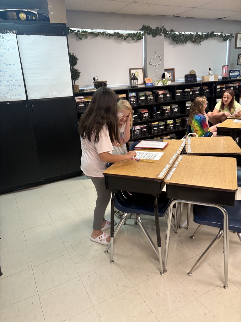 Ms. Cox’s fourth graders teamed up with partners to practice their spelling words by rolling the dice and spelling in different voices — baby, alien, monster, or whisper! 👽👶👹🤫 A fun way to make learning and practicing spelling words a little more exciting! ❤️🤍