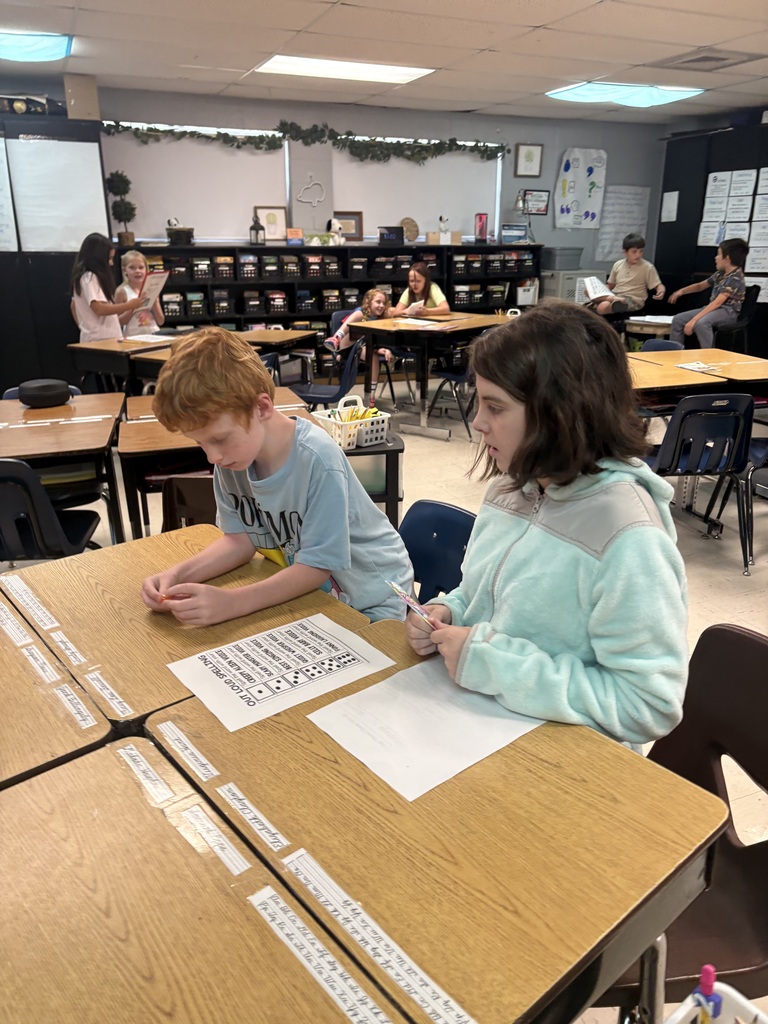 Ms. Cox’s fourth graders teamed up with partners to practice their spelling words by rolling the dice and spelling in different voices — baby, alien, monster, or whisper! 👽👶👹🤫 A fun way to make learning and practicing spelling words a little more exciting! ❤️🤍
