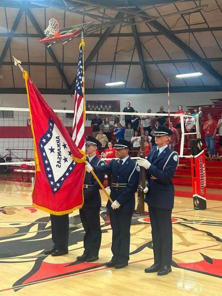 A group of our WHS AFJROTC cadets had the honor of presenting the Colors for the Varsity Volleyball gamelast night. Thank you to these cadets for representing Westside with pride! Commander: Matthew Sellers Arkansas Flag: Carson Cato Lead Rifle: Brayden Wallace Trail Rifle: Ta’Shawn Crays Great job, cadets! ❤️🤍