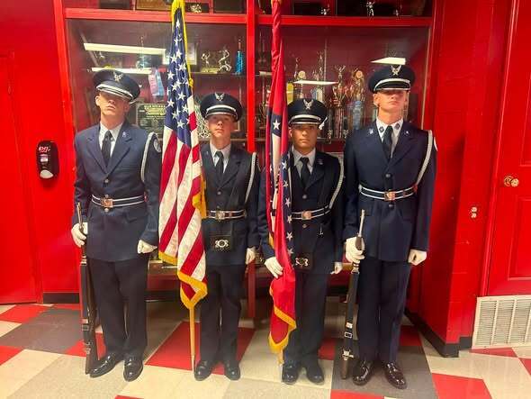 A group of our WHS AFJROTC cadets had the honor of presenting the Colors for the Varsity Volleyball gamelast night. Thank you to these cadets for representing Westside with pride! Commander: Matthew Sellers Arkansas Flag: Carson Cato Lead Rifle: Brayden Wallace Trail Rifle: Ta’Shawn Crays Great job, cadets! ❤️🤍