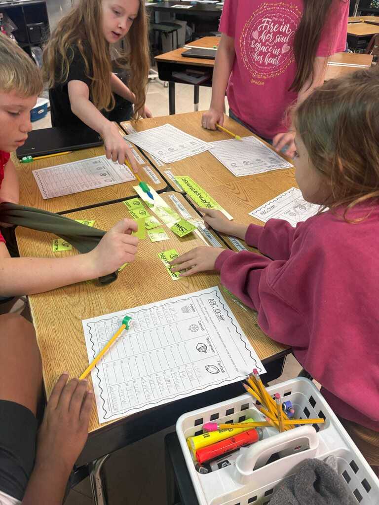 Ms. Shannon Cox’s fourth graders are working in station groups to review previously taught skills, including alphabetical order and category word sorts.  Students are collaborating with their classmates and taking ownership of their learning by checking their own work with an answer key. What a great way to build both skills and independence! ❤️🤍
